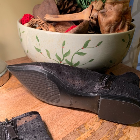 Woman’s Zara basics collection. Low heel. Gently used. Satin material on front. - Picture 6 of 6